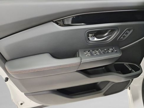 Certified 2025 Honda Pilot TrailSport image 24