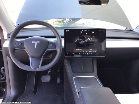 Used 2024 Tesla Model Y Long Range AWD/4WD image 11