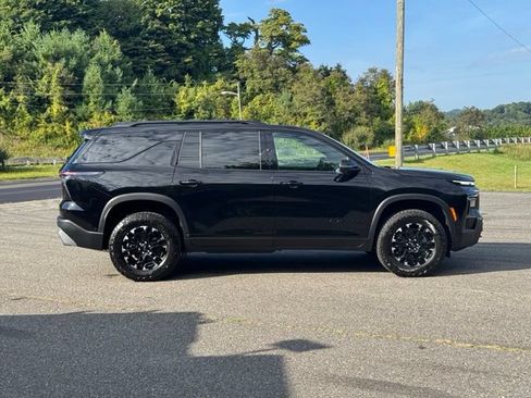 New 2027 Chevrolet Traverse Z71 w/ Enhanced Driving Package AWD/4WD image 8