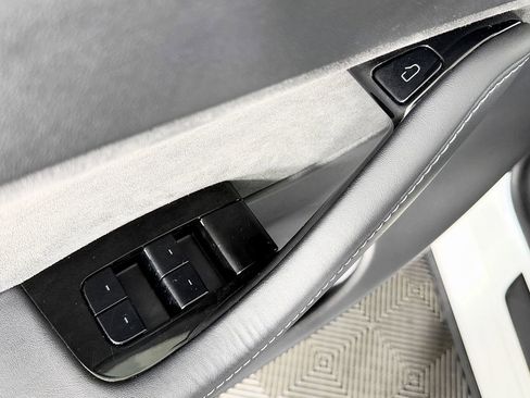 Used 2020 Tesla Model Y Long Range image 25