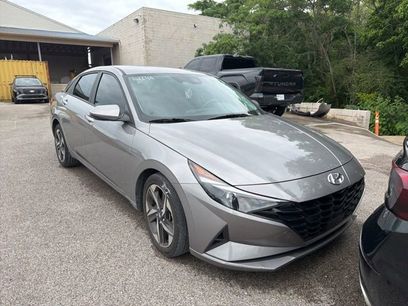 Used 2023 Hyundai Elantra SEL w/ Convenience Package