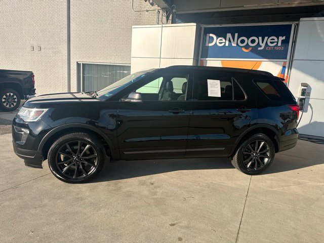 Used 2018 Ford Explorer XLT w/ XLT Appearance Package AWD/4WD image 11