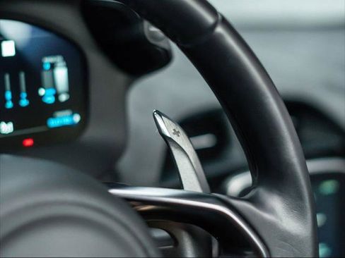 Used 2025 McLaren Artura Spider image 32