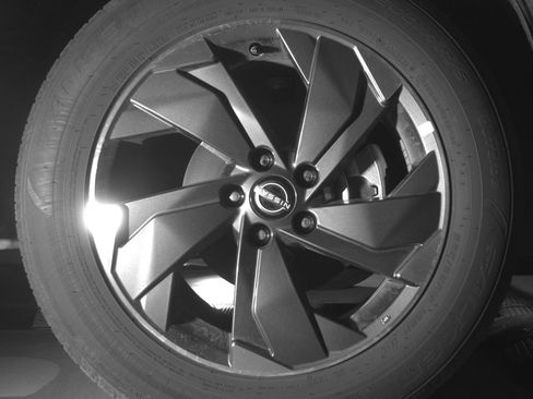 Used 2025 Nissan Rogue SV image 13