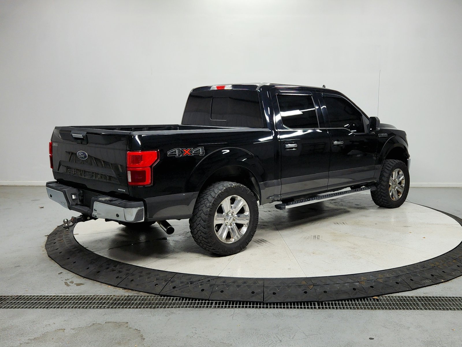 Used 2018 Ford F150 XLT w/ Equipment Group 302A Luxury AWD/4WD image 8