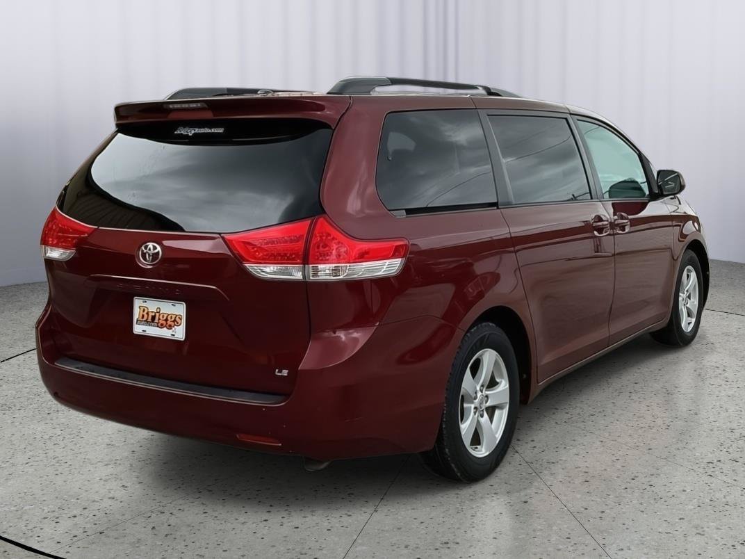 Used 2011 Toyota Sienna LE w/ Towing Pkg FWD image 5