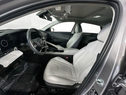 Used 2023 Hyundai Elantra Limited image 22