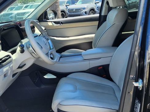 Used 2024 Hyundai Palisade Limited FWD image 12
