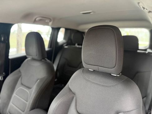 Used 2018 Jeep Renegade Latitude w/ UConnect 8.4 Nav Group image 21