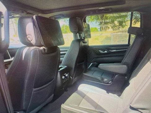 Used 2024 GMC Yukon XL Denali w/ Denali Reserve Package AWD/4WD image 7