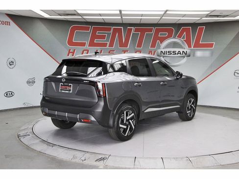 New 2026 Nissan Kicks SV w/ SV Premium Package FWD image 4