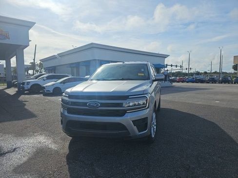 Used 2024 Ford Expedition XLT RWD image 2