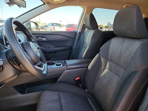 Used 2024 Nissan Rogue SV image 7