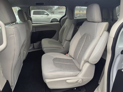 Used 2017 Chrysler Pacifica Touring Plus image 16
