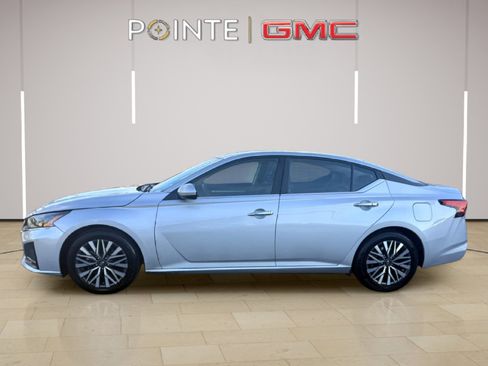 Used 2023 Nissan Altima 2.5 SV image 11