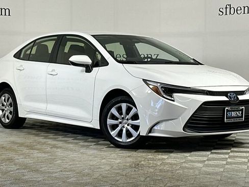 Used 2024 Toyota Corolla LE image 2