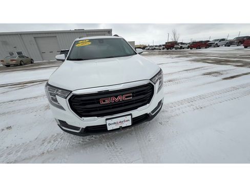 Certified 2023 GMC Terrain SLE w/ Driver Convenience Package image 4