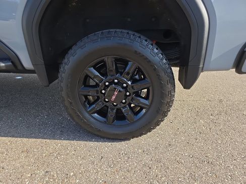 Used 2024 GMC Sierra 2500 AT4 w/ Technology Package AWD/4WD image 37