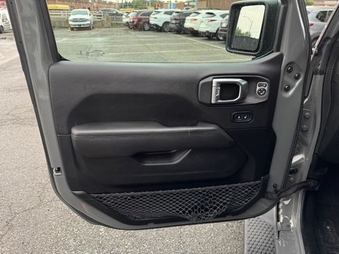 Used 2021 Jeep Wrangler Unlimited Sahara AWD/4WD image 28