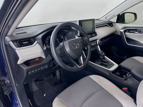 Used 2019 Toyota RAV4 Limited w/ Advanced Technology Package FWD image 9