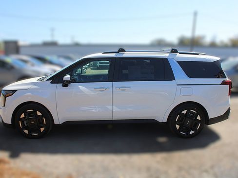 New 2026 Kia Carnival EX FWD image 17