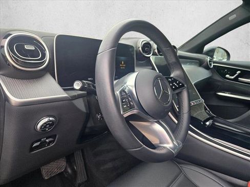 Used 2024 Mercedes-Benz GLC 300 4MATIC image 10