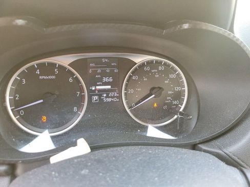 Used 2020 Nissan Versa S image 10