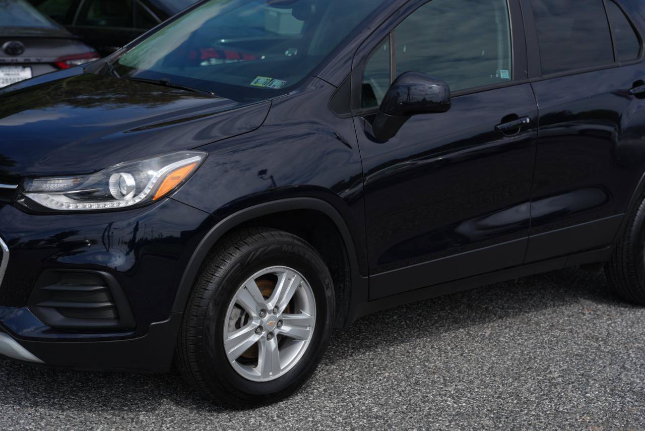Used 2022 Chevrolet Trax LT w/ LT Convenience Package AWD/4WD image 11