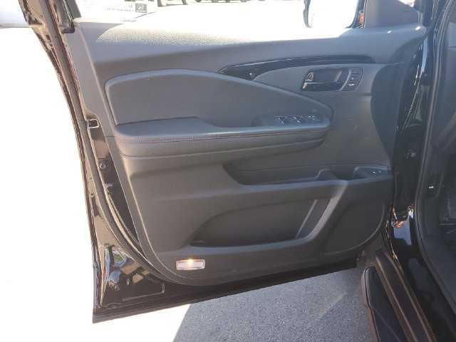 Certified 2025 Honda Passport Black Edition image 21