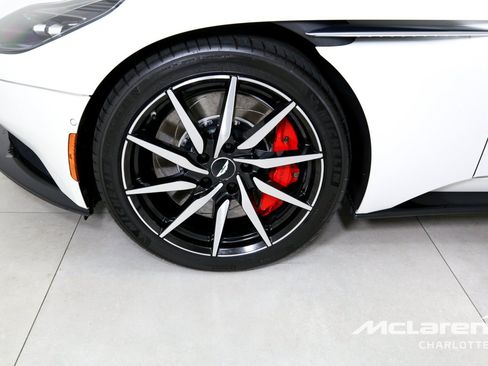 Used 2020 Aston Martin DB11 Volante RWD image 30