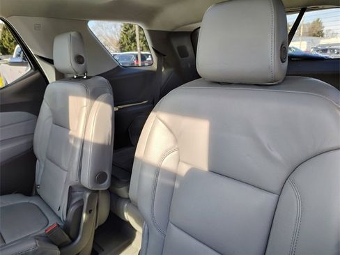 Used 2018 Chevrolet Traverse LT image 34