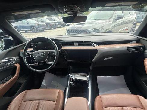Used 2022 Audi e-tron Premium w/ Convenience Plus Package AWD/4WD image 8