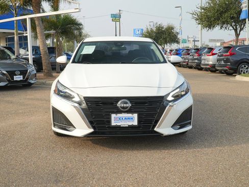 Used 2023 Nissan Altima 2.5 S image 2