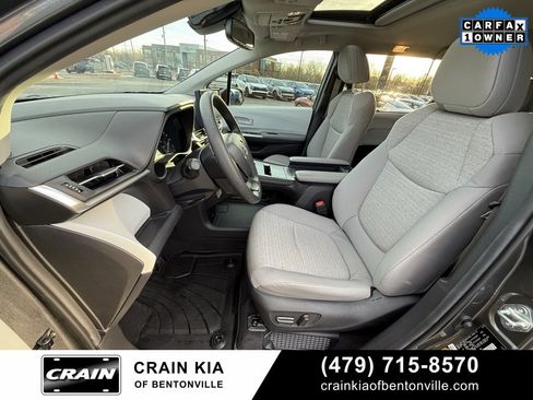 Used 2025 Toyota Sienna LE image 21