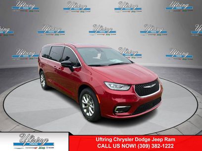 New 2025 Chrysler Pacifica Select