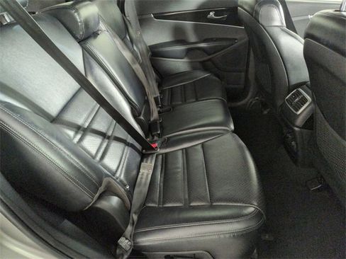 Used 2019 Kia Sorento EX image 28