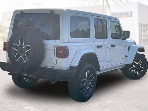 Used 2025 Jeep Wrangler Unlimited Sahara AWD/4WD image 34