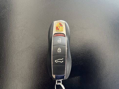 Certified 2026 Porsche Macan AWD/4WD image 25