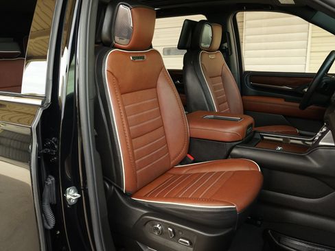 Used 2023 GMC Yukon Denali Ultimate AWD/4WD image 4