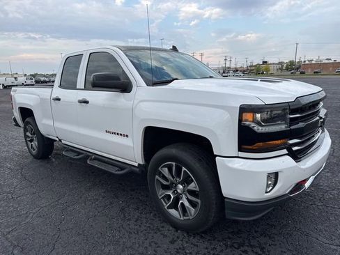 Used 2018 Chevrolet Silverado 1500 LT w/ Redline Edition AWD/4WD image 3