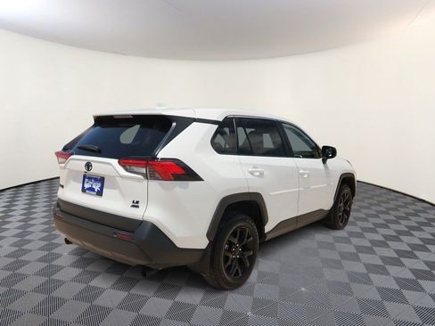 Used 2024 Toyota RAV4 LE AWD/4WD image 4