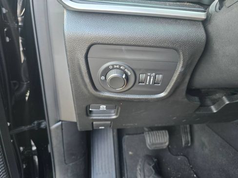 Used 2022 Jeep Grand Cherokee L Laredo w/ Luxury Tech Group I RWD image 24