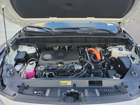 Used 2025 Toyota Highlander XLE AWD/4WD image 32