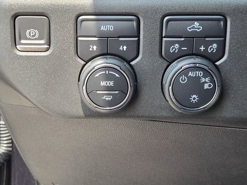 Used 2023 Chevrolet Silverado 1500 LT AWD/4WD image 21