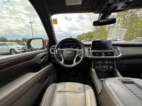 Used 2022 Chevrolet Tahoe LT w/ Luxury Package AWD/4WD image 18