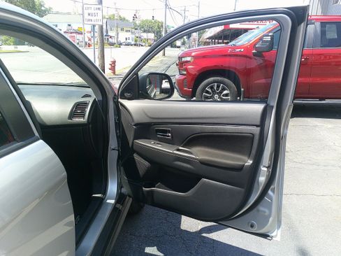 Used 2025 Mitsubishi Outlander Sport AWD image 25