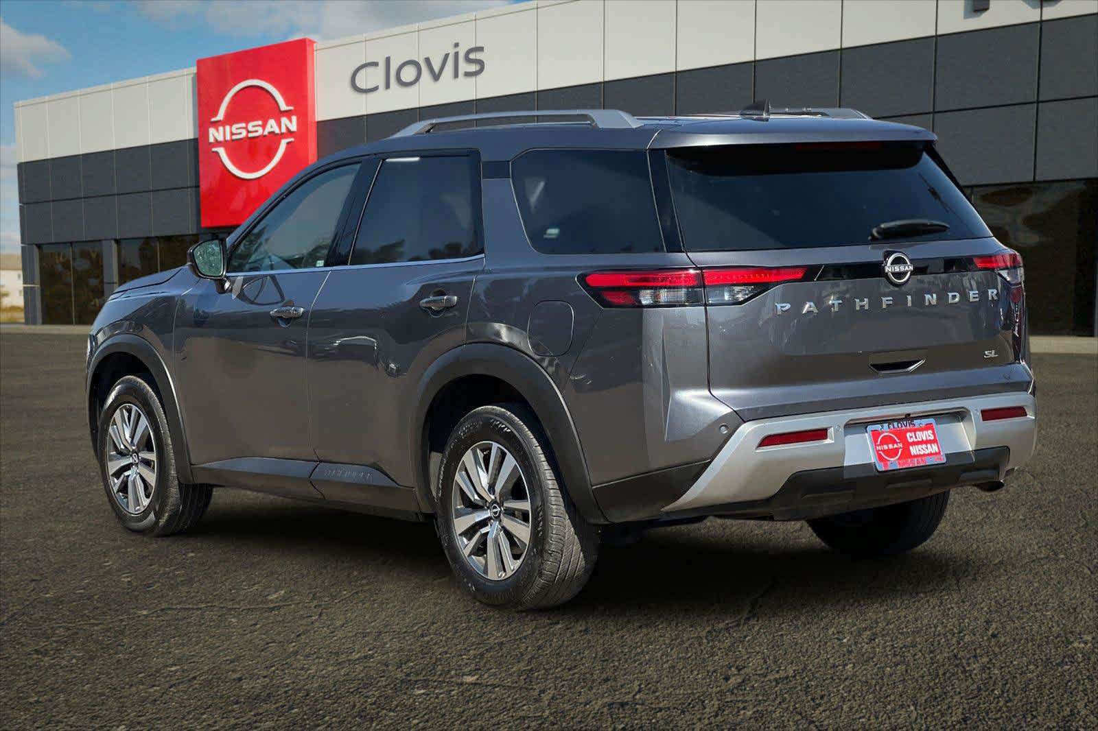 Used 2025 Nissan Pathfinder SL FWD image 7