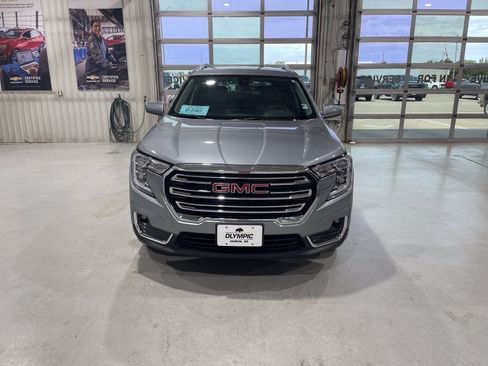 Used 2023 GMC Terrain SLT w/ Infotainment Package II AWD/4WD image 2