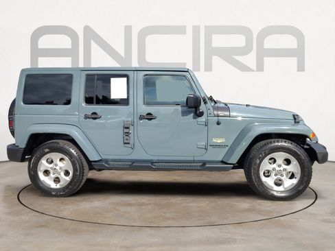 Used 2015 Jeep Wrangler Unlimited Sahara w/ Connectivity Group AWD/4WD image 12