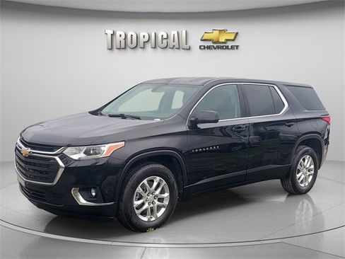 Used 2021 Chevrolet Traverse LS image 3